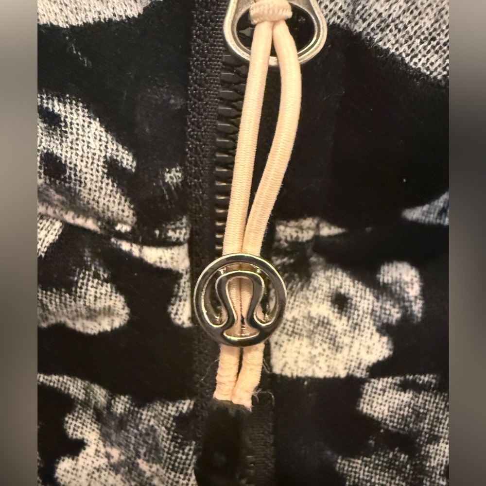 Lululemon Scuba Hoodie II Dream Rose Stripe | Neutral Blush Black | Size 6 - Picture 11 of 12